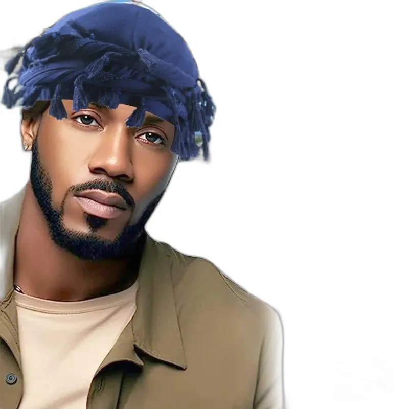 Berretti Uomini, Broncio Punk Con Bambola Con Fila Attorcigliata