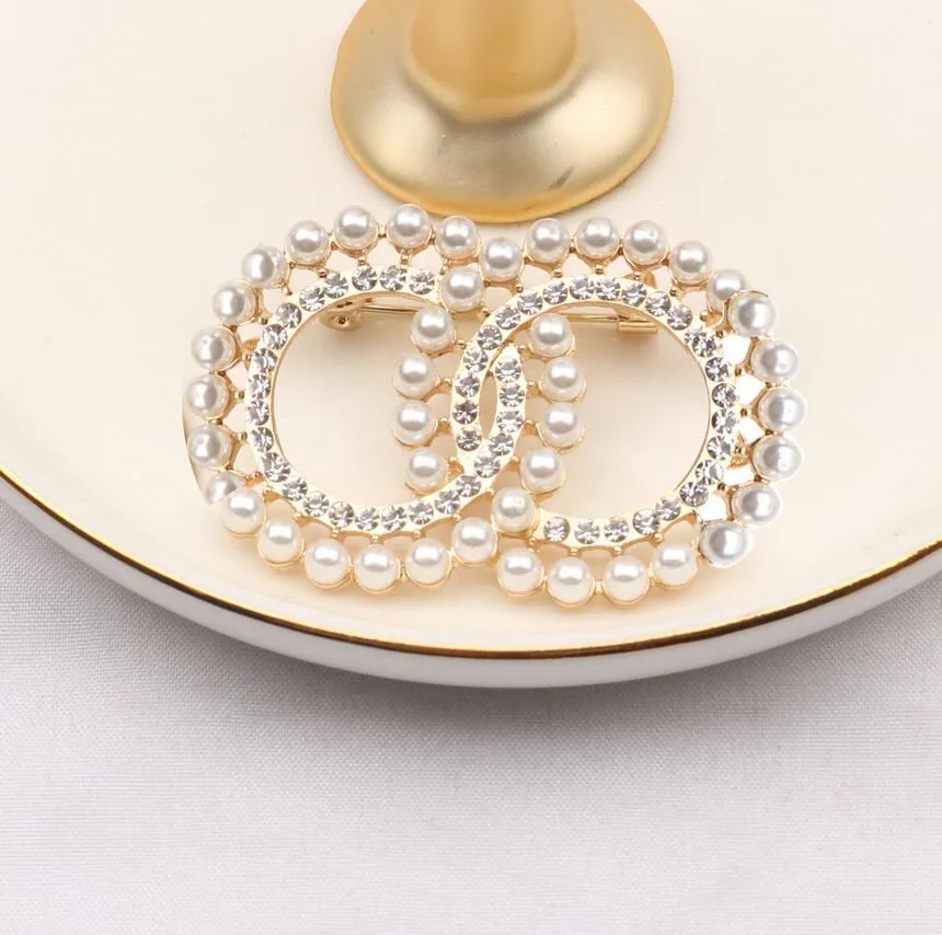 Broche Vintage Florale En Relief Or Avec Cristaux Diamant Et Perle - Modèle 412