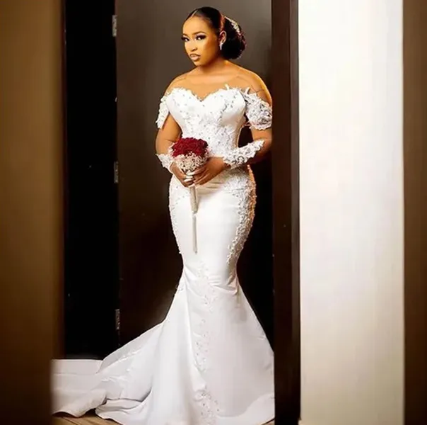 Risparmia alla grande su Vestito Bianco Dalla Sirena Del Merletto Del  Manicotto Lungo Metri In Pizzo Lunghe Velo Da Sposa Cappella Lunghezza  Veli Da