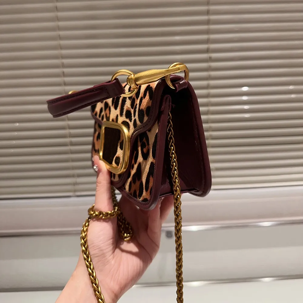 Leopard Print Flap Shoulder Bag for Women PU Leather Chain Bag with Letter V Design