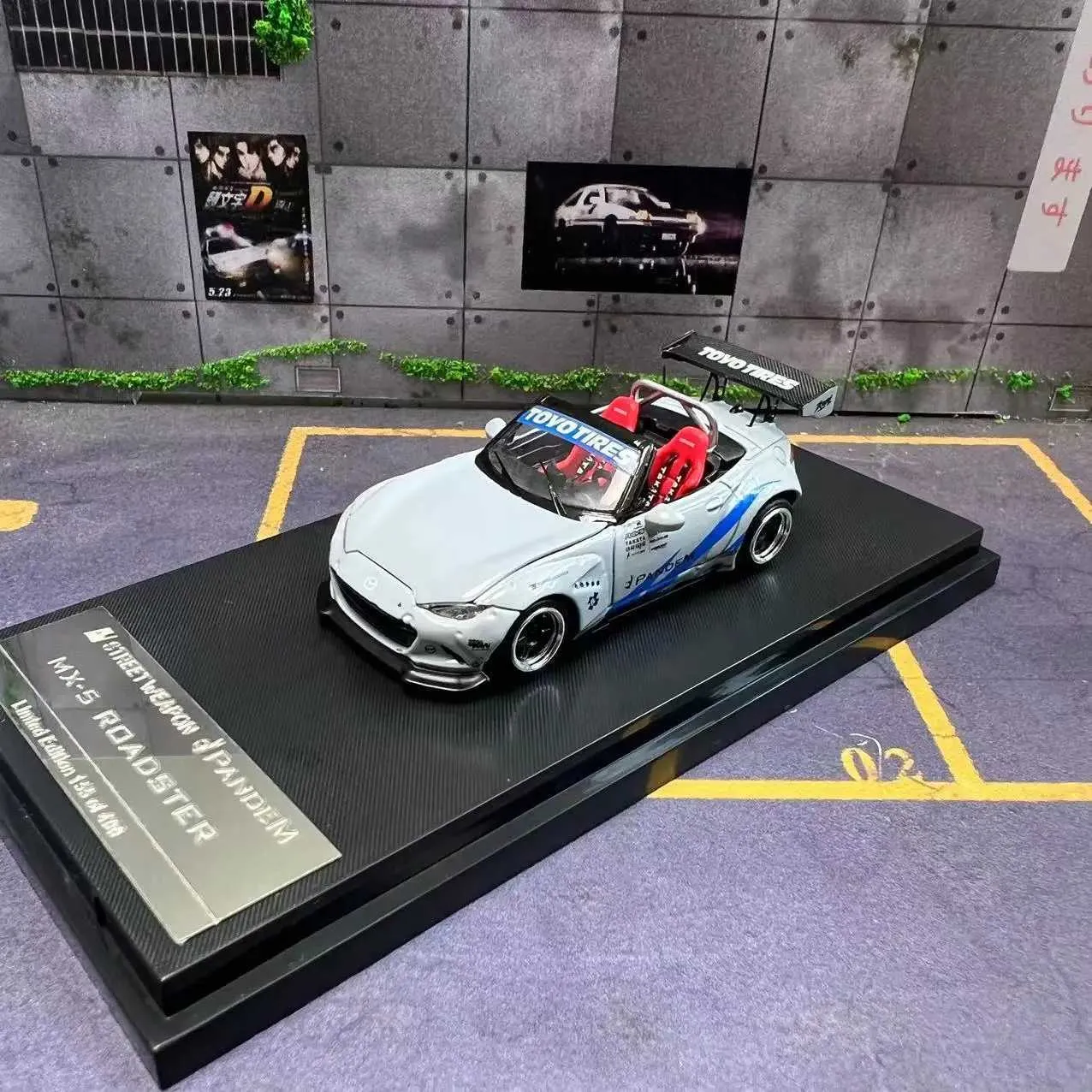 1:64 Scale Diecast Mazda MX-5 Rocket Rabbit Sports Car Model