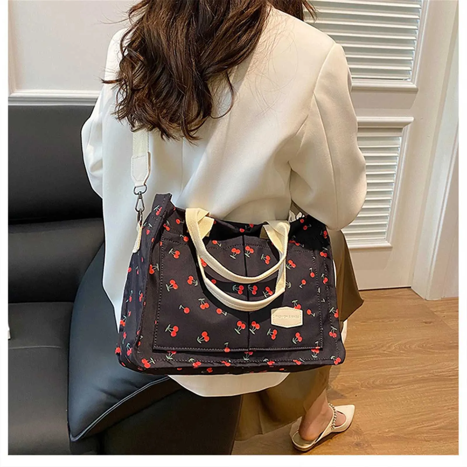 【新品未開封】Cherry-Pattern Scarf & Tote Set Amazon.com: QsirBC Cherry Blossom Plant Decor Tote Bag for