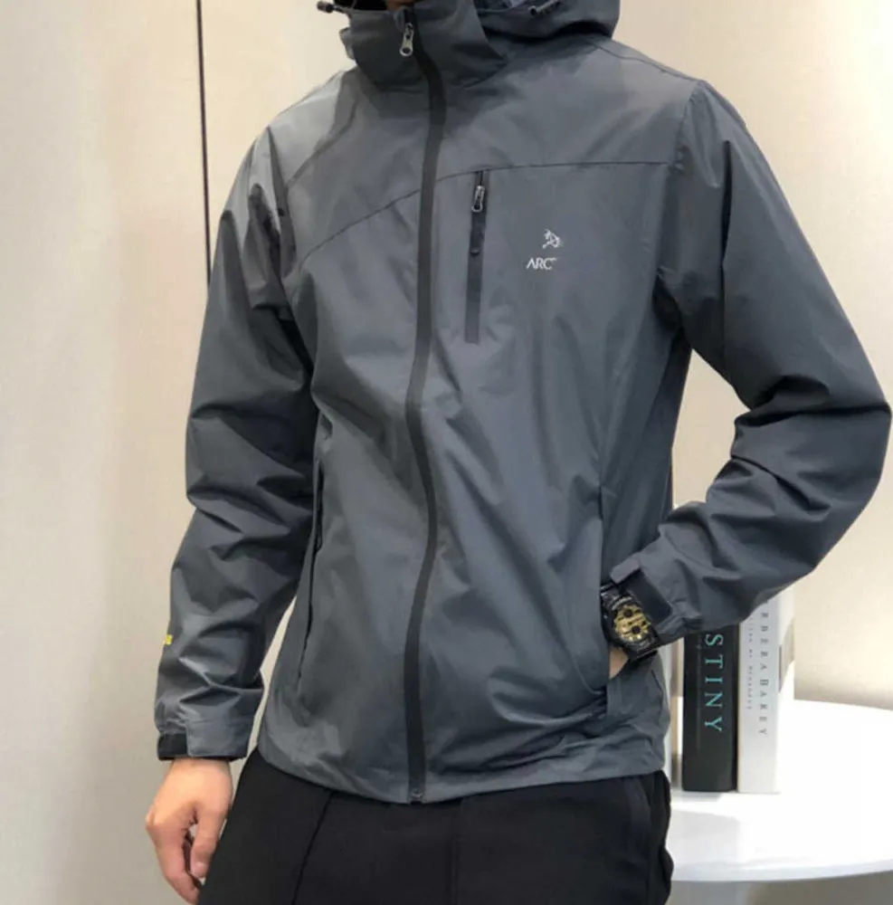 2024 jacket mens designer hoodie tech nylon waterproof gore zipper jackets high quality 3 in 1 lightweight coat sports men Classic design Fashion
