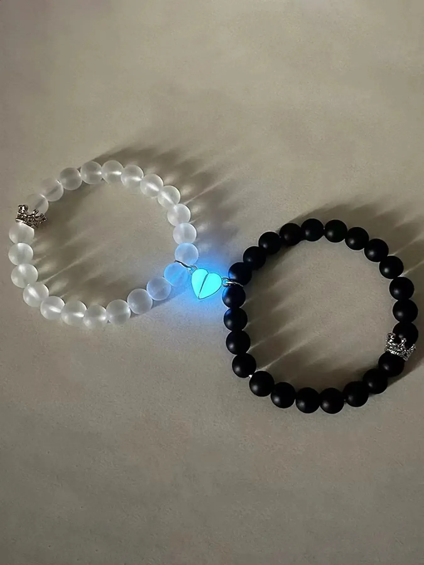 Glow In The Dark Heart Magnet Rubber Ring Bracelet 2 Crown Couple Lovers Braces 240906 From Quan10 12.79 DHgate.Com