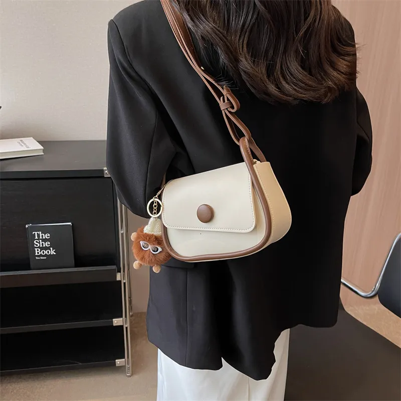 Fashion Shoulder Bag: Womens Versatile Crossbody PU Square Bag