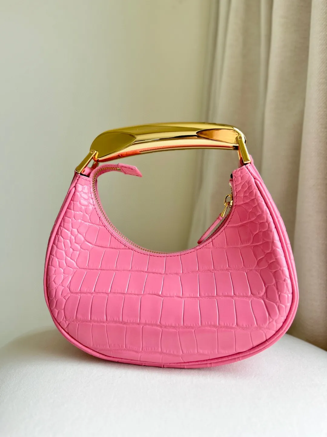 Pink brand purse 2025