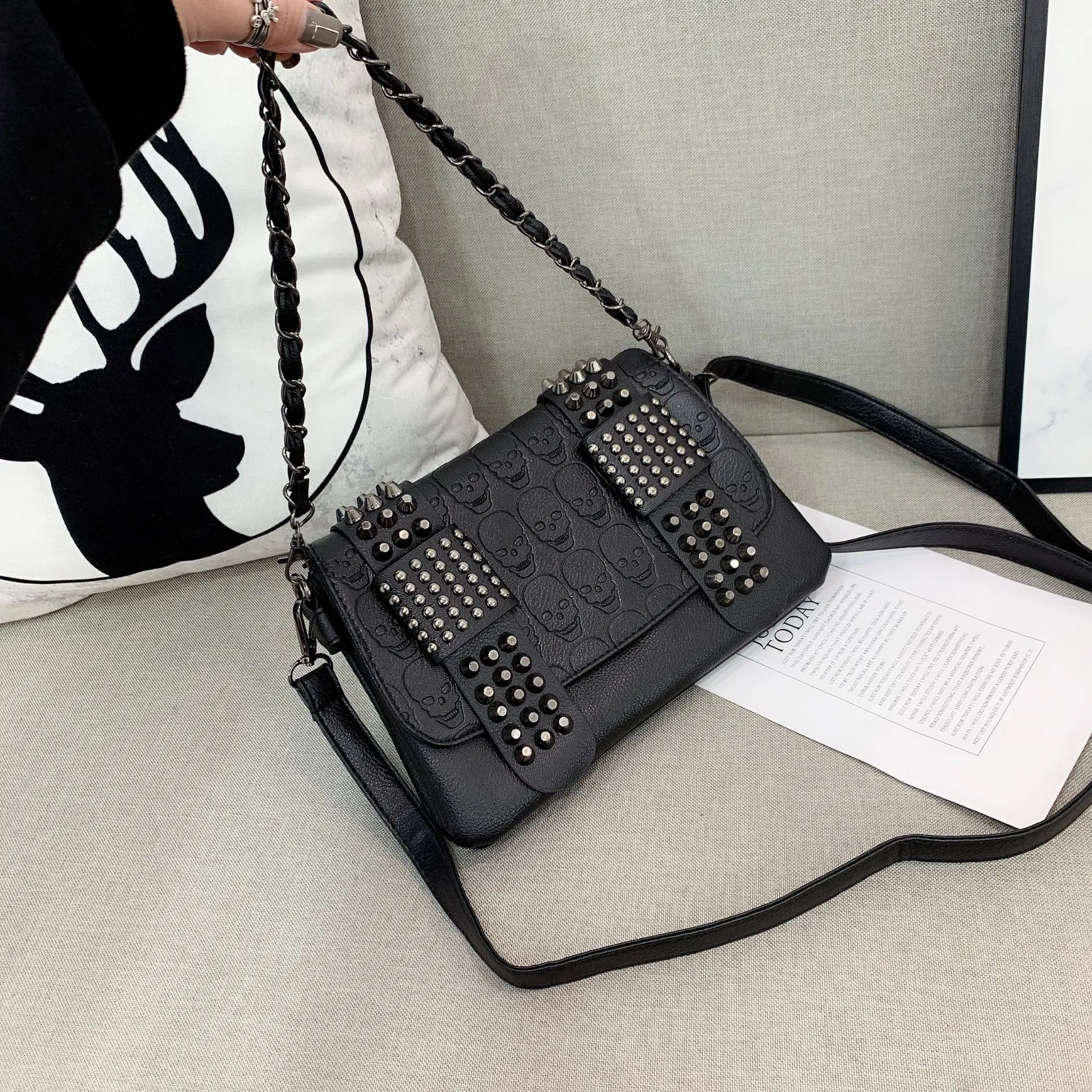 Gothic Crossbody Bag Studded Punk Shoulder Bag, Retro Skull Purse,  Halloween Fashion, Rock Style Flap Bag CYD2409112 PTP