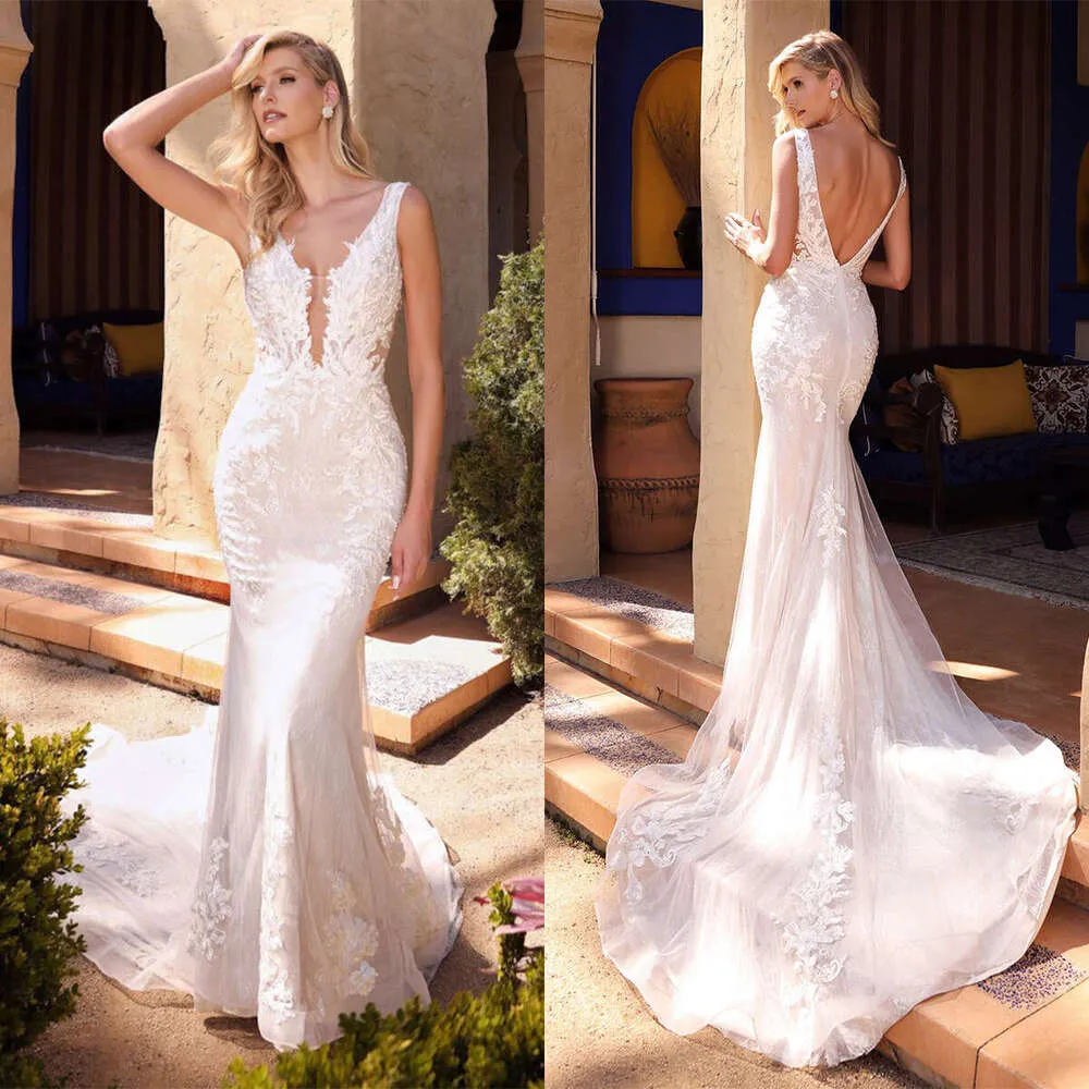 Elegant Mermaid Wedding Dress: Strapless Lace, Appliques & Backless ...