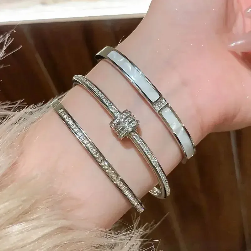 DHgate.com:Sparkling Zircon Silver Bracelet for Women - 18K