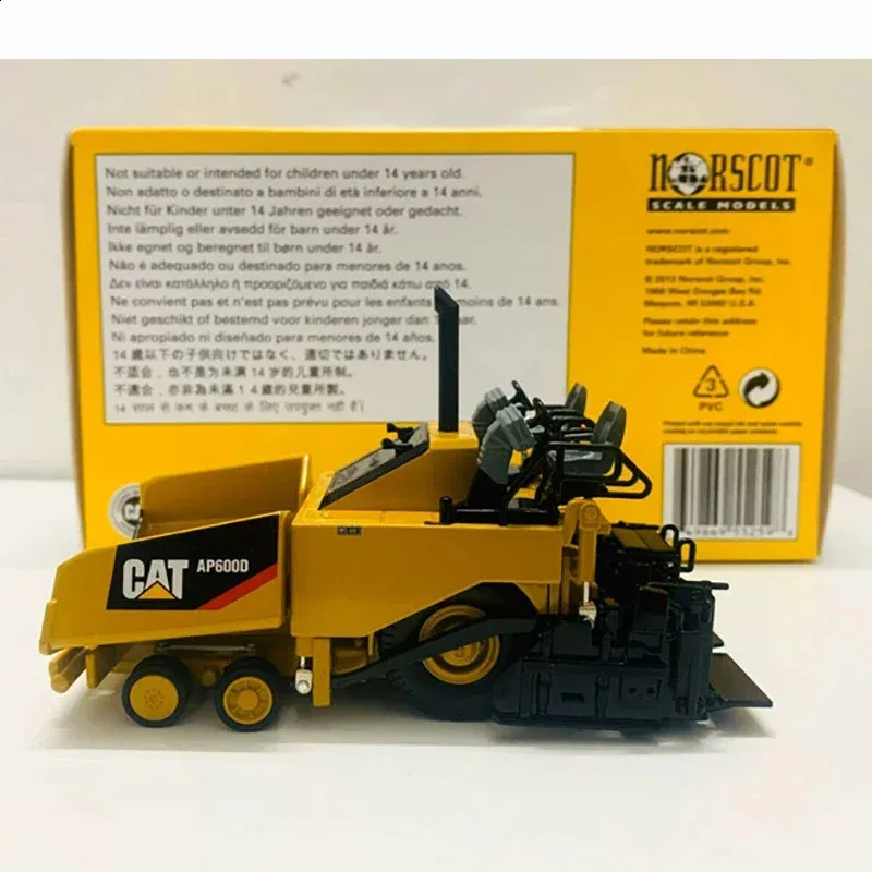 Die Cast Models Wholesale: 1:50 Scale Asphalt Paver Model, Metal