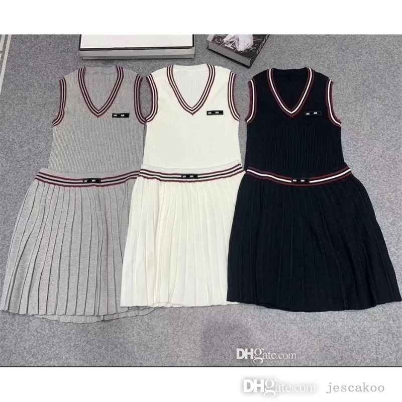 Luxury Knitted Designer Two Piece Skirt Set For Women Top And 