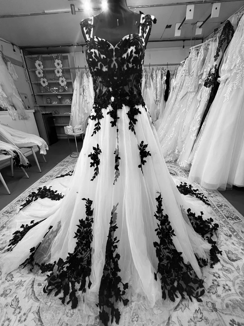 Save Big on Bulk Black And White A Line Wedding Dress Black And White  Wedding Dress: Gothic Style Sleeveless Sweetheart Neck Lace Applique Long  Tulle