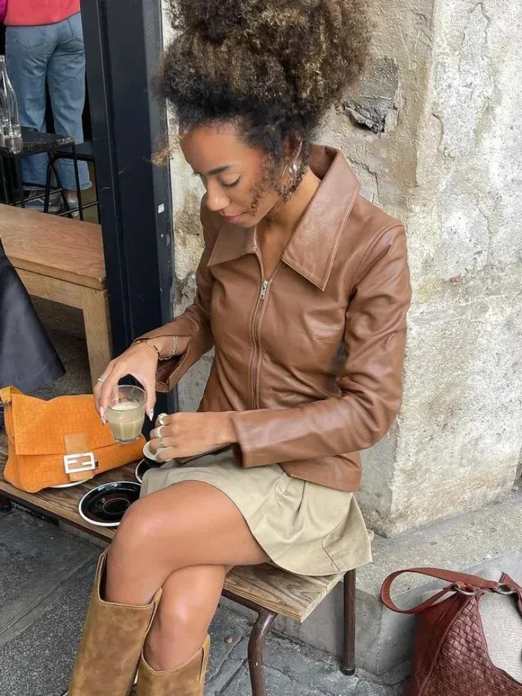 Veste En Cuir Véritable Marron Vintage Pour Femme - Taille M - Longueur Courte - En Très Bon état - Portée Seulement 2-3 Fois