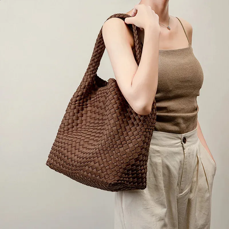 Emg7320 Bolsos De Playa De Lujo De Diseño Impermeable Para Mujer, De Grano Grande, En Marrón, Con Tejido De Crochet Mini, Bolso De Cubo Enrollado, Negro, Bolso Exótico De Cuero Trenzado
