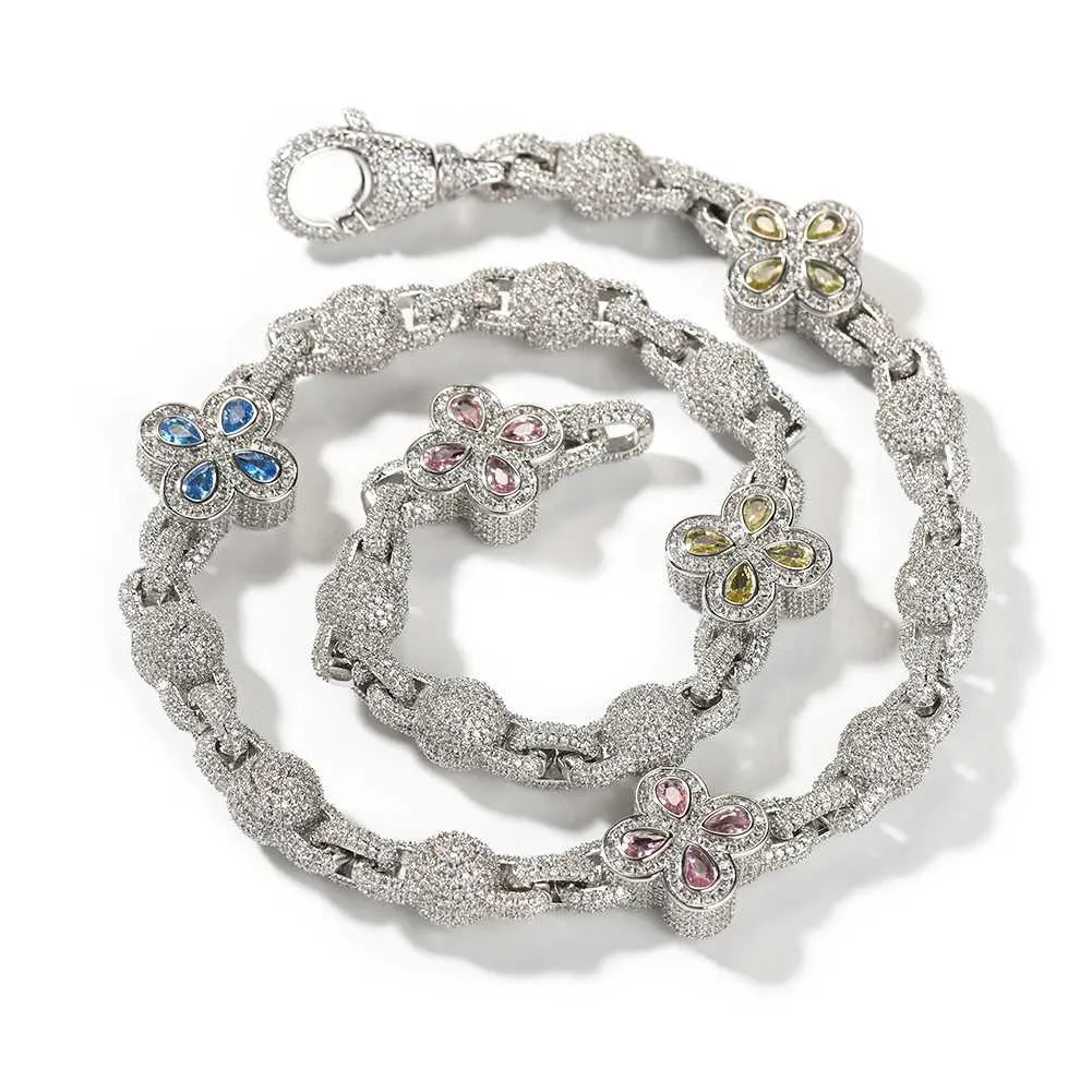 Four Leaf Clover Pendant Necklace With Micro Paved Cubic Zirconia_voghion.com