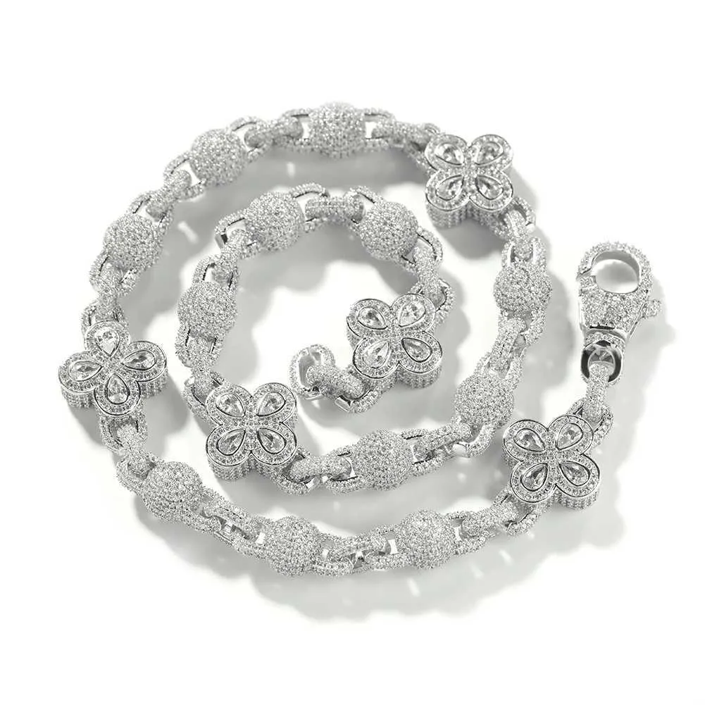 Four Leaf Clover Pendant Necklace With Micro Paved Cubic Zirconia_voghion.com