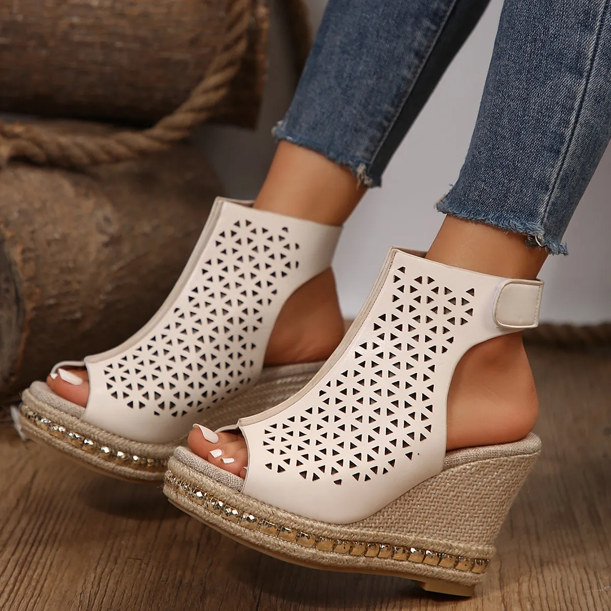 Sandali Estivi Donna Con Perline E Fiore, Punta Aperta, Tacco Piatto, Comodi Con Fascia Elastica Posteriore – Eleganti E Brillanti