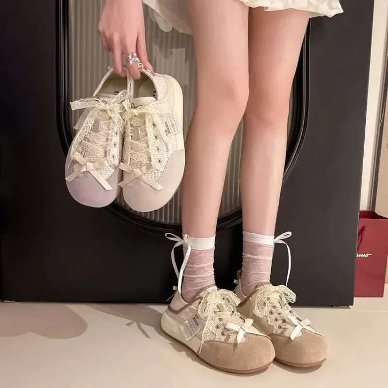 Round toe tennis shoes deals