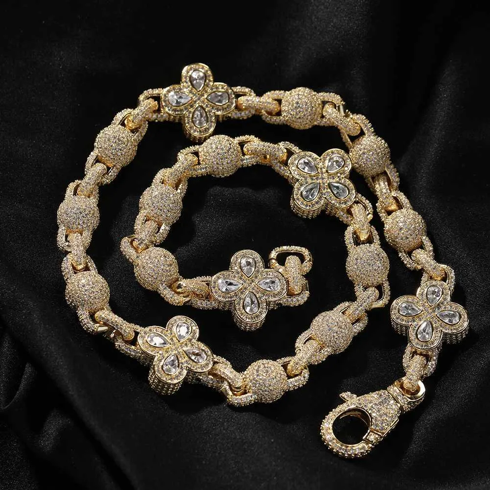 Four Leaf Clover Pendant Necklace With Micro Paved Cubic Zirconia_voghion.com