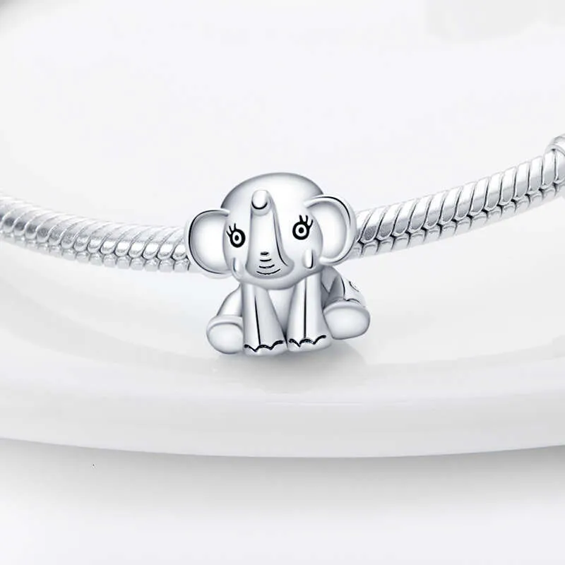 Breloques en argent sterling 925 représentant un chat, un lapin, un ours et un pingouin, compatibles avec les bracelets originaux. Idéales pour créer soi-même un bijou d'anniversaire. Cadeau parfait._voghion.com