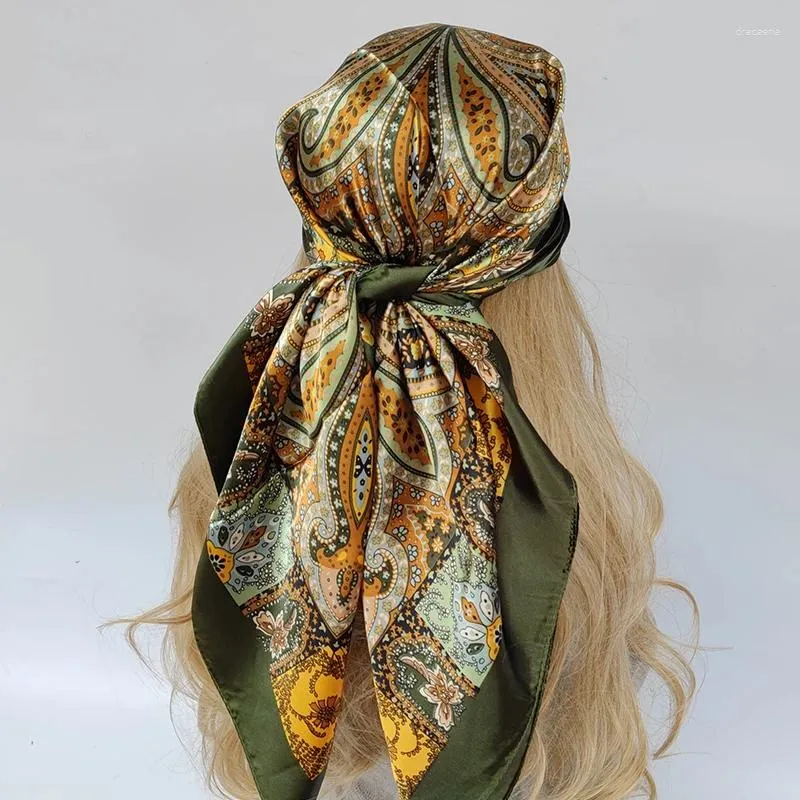 Foulard Vintage En Soie - Motif Fleurs - Dimensions 90x97 Cm - Couleur Beige - Occasion