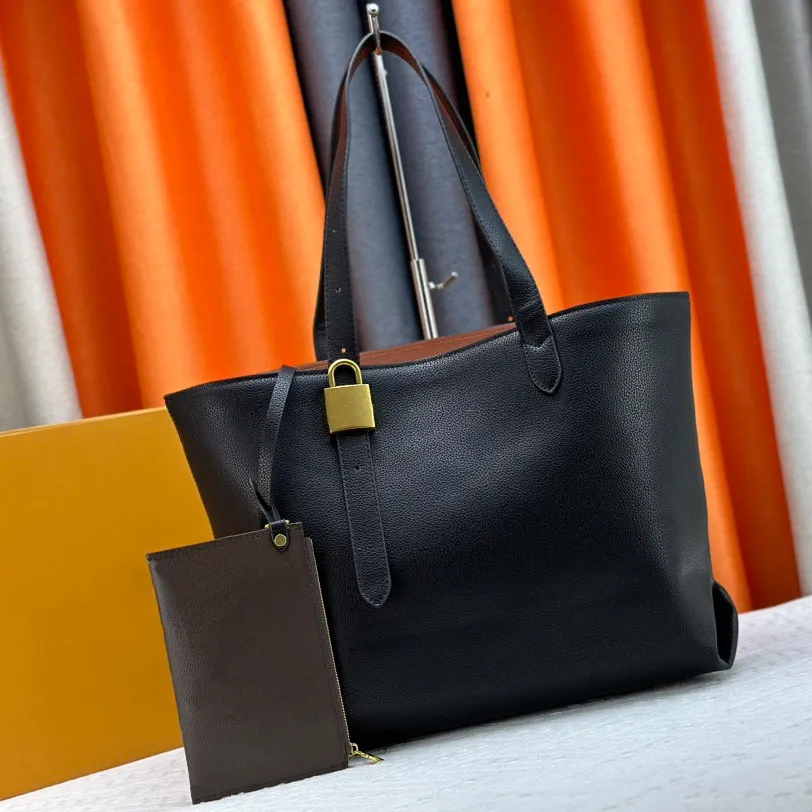 Versatile Leather Tote Bag With Metal Lock Decoration Solid Color Medium Sized Shoulder Bags For