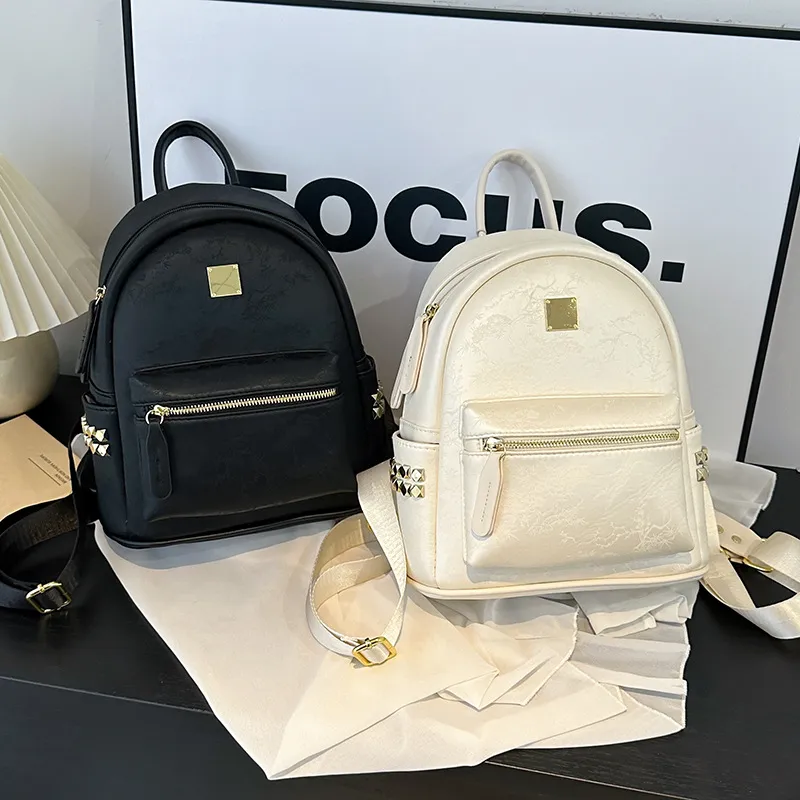 Fashionable Backpacks: Stylish Rivet Design Laptop Bag For Teens ...