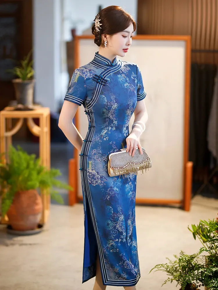 Elegant Floral Cheongsam qipao dress for Banquets and Hanfu-Inspired Chinese Style