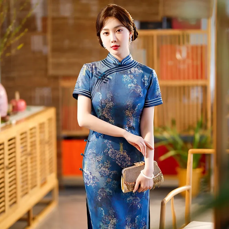 Elegant Floral Cheongsam qipao dress for Banquets and Hanfu-Inspired Chinese Style Elegant Floral Cheongsam qipao dress for Banquets and Hanfu-Inspired Chinese Style
