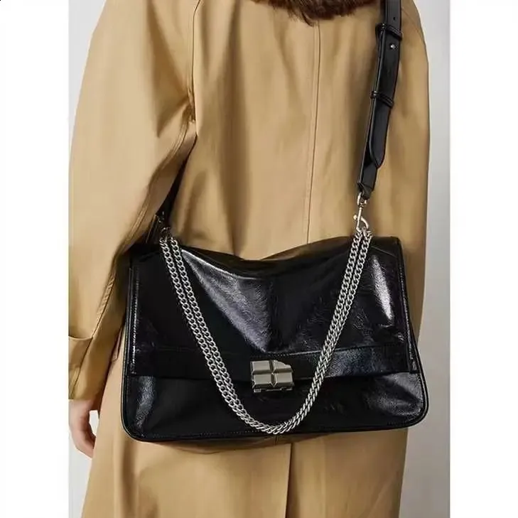 Black PU Leather Shoulder Bag Crossbody Big Capacity Handbag with Chain Ayliss Mini Women Crossbody Handbag Shoulder Handbags  main image 4