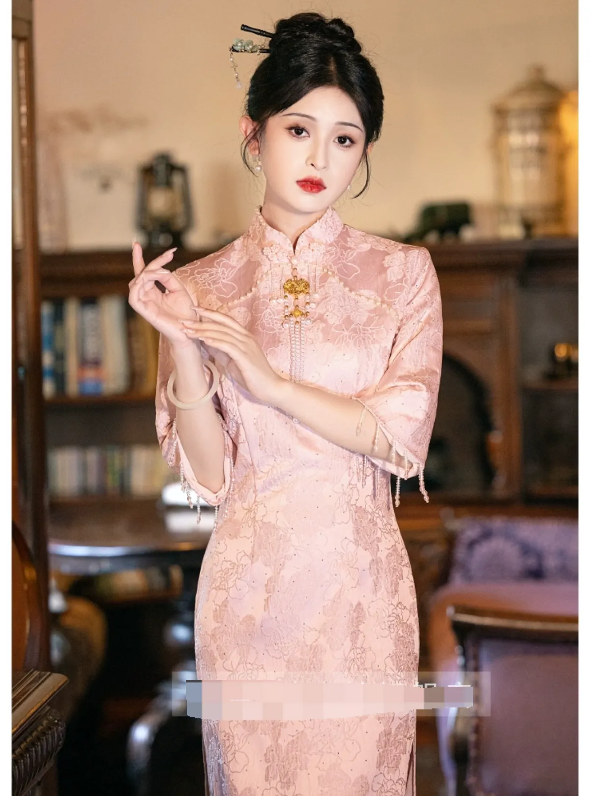 Stylish Pink Hanfu qipao dress for Weddings and Traditional Chinese Occasions - Perfect for Autumn and Winter Engagements Stylish Pink Hanfu qipao dress for Weddings and Traditional Chinese Occasions - Perfect for Autumn and Winter Engagements