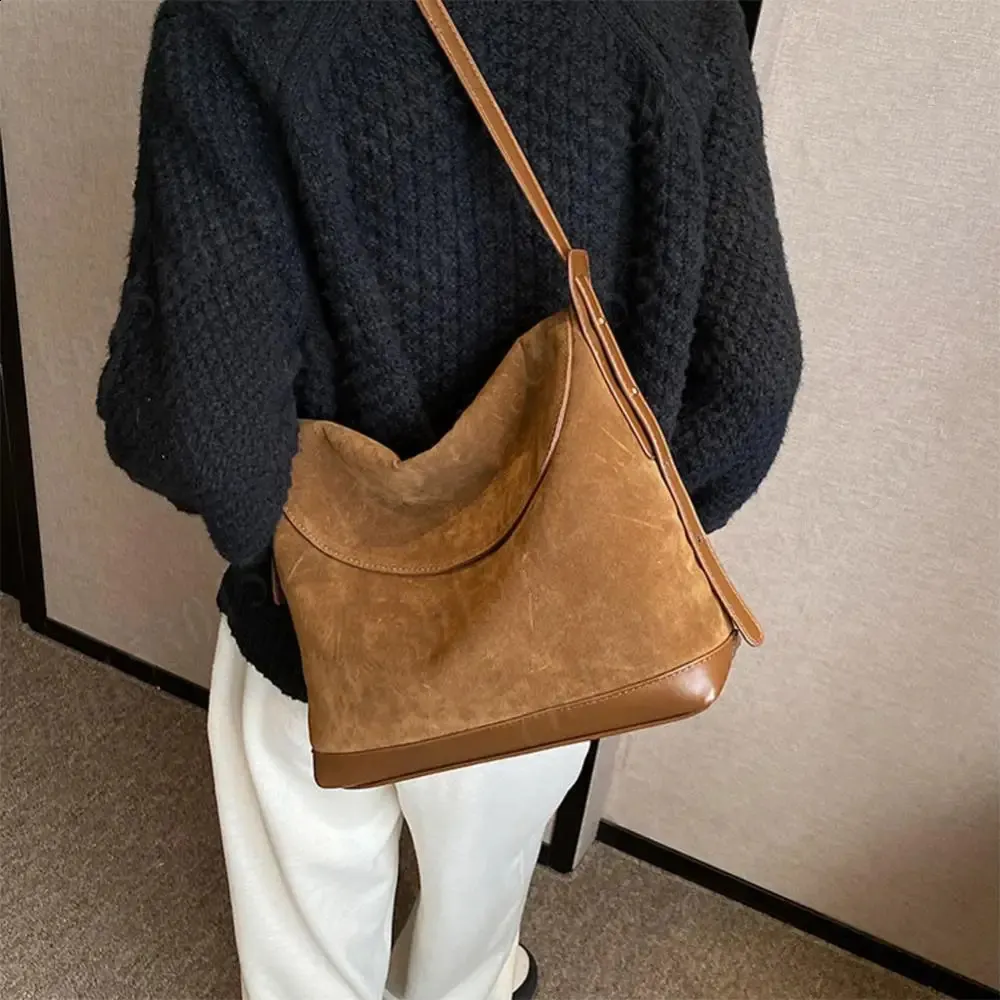 Sac Fourre-tout Femme En Daim – Grand Cabas – Fermeture Magnétique – Poche Intérieure – Bandoulière – 39x36x11 Cm
