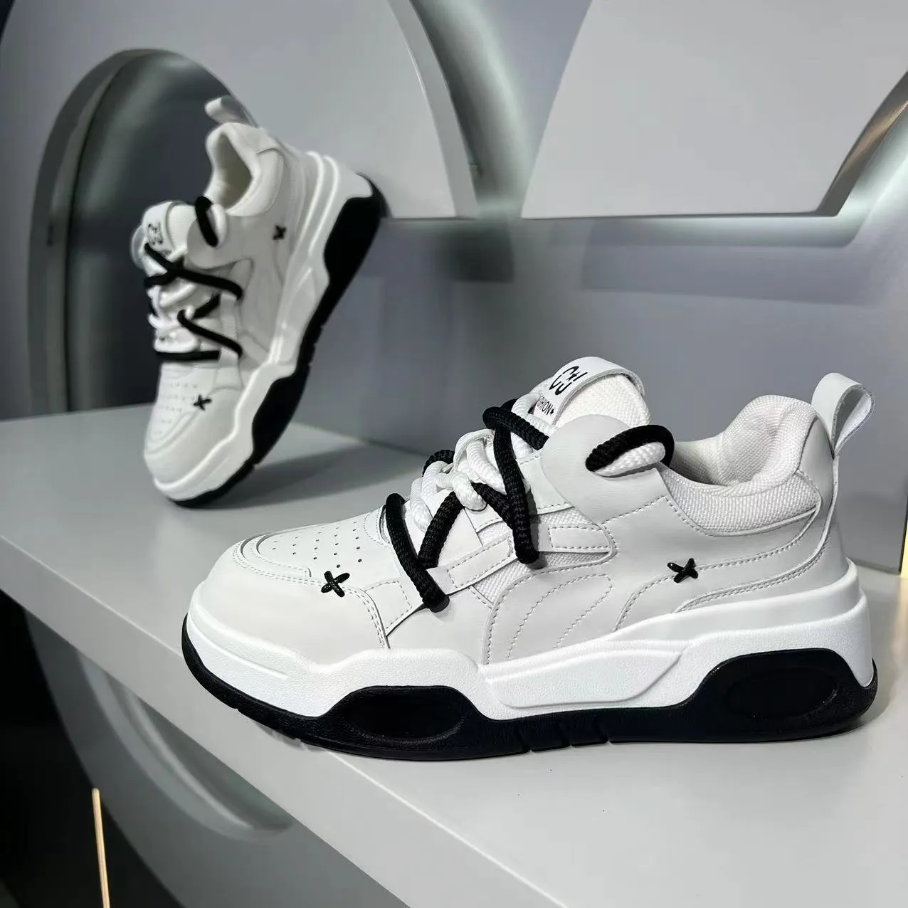 Men's Breathable Low Top Sneakers Comfortable Sponge Cake Soft Sole  Korean Style Shoes