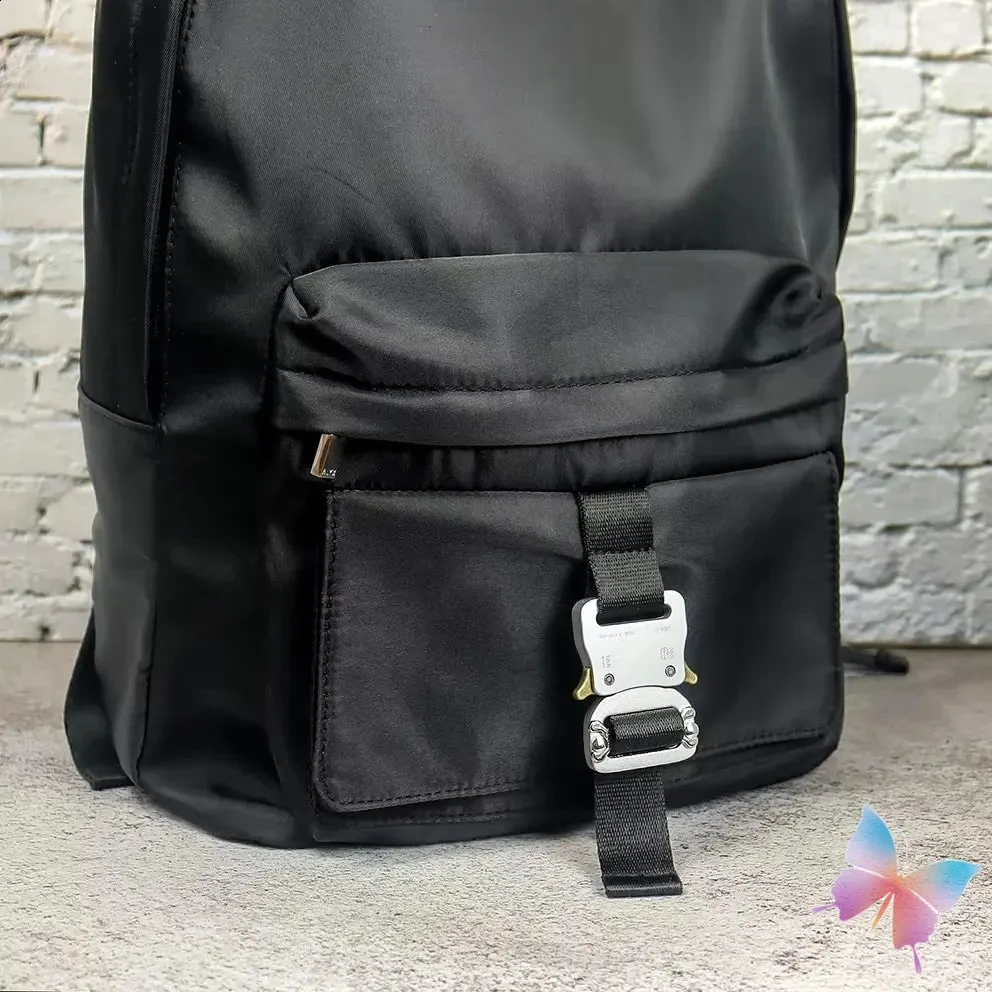 alyx リュック　backpack 1017 ALYX 9SM backpack Buckle Shoulder Straps black color at