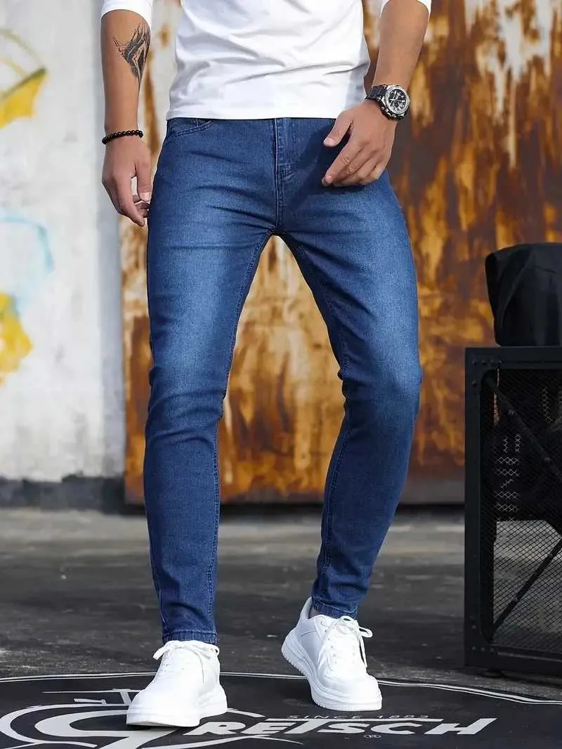 Classic Slim Fit men's jeans with Zipper and Elastic Classic Slim Fit men's jeans with Zipper and Elastic
