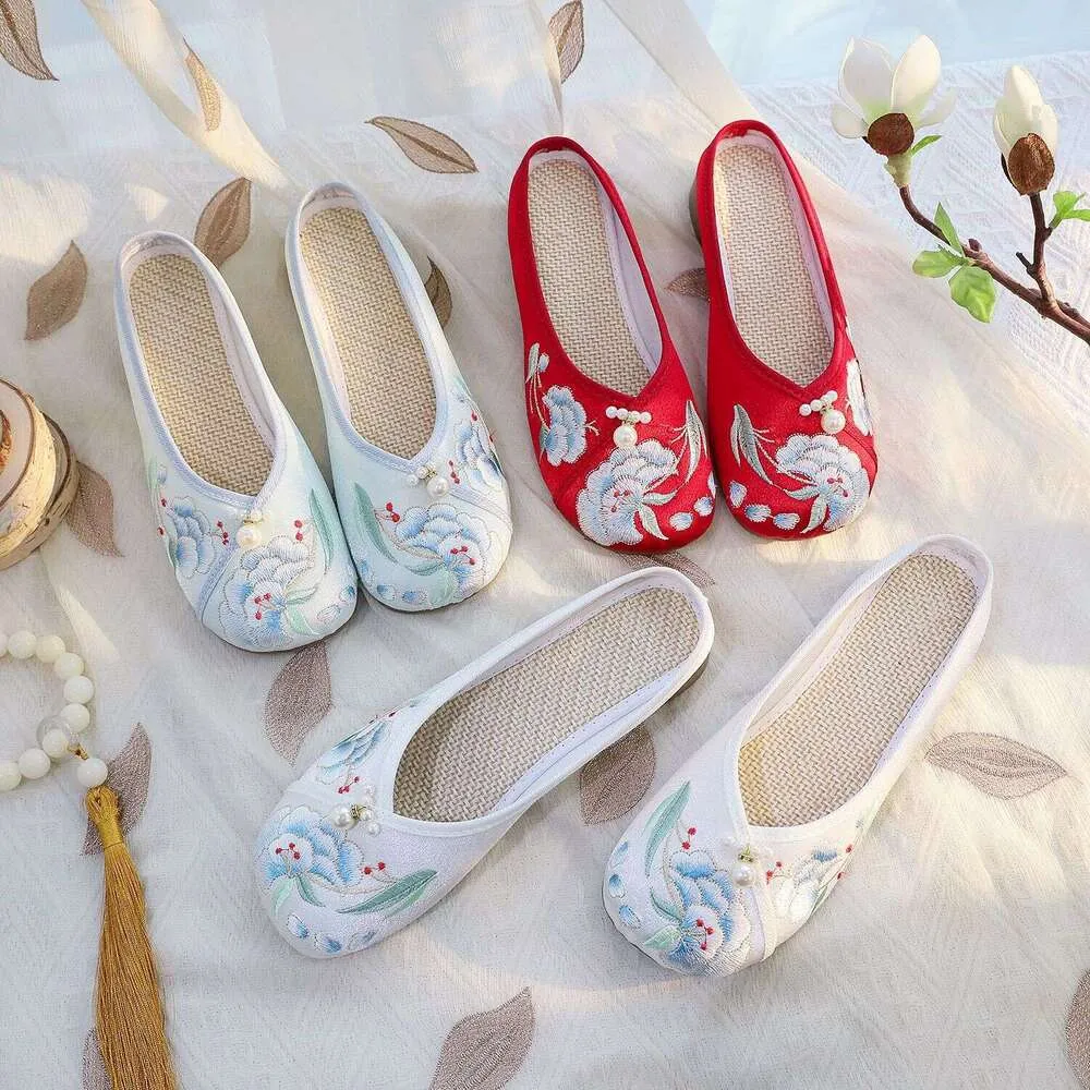 Women's Flat Embroidered Slippers Chinese Style Home Comfort Shoes