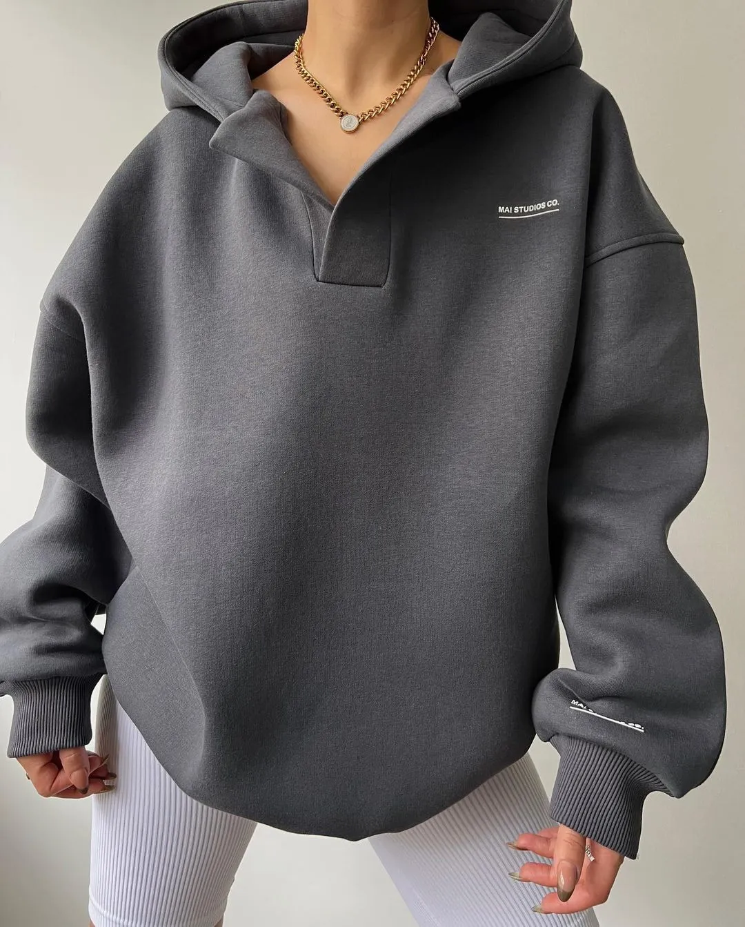 トップス andwang kirakira v neck hoodie gray トップス andwang Kirakira v neck hoodie Kirakira v neck
