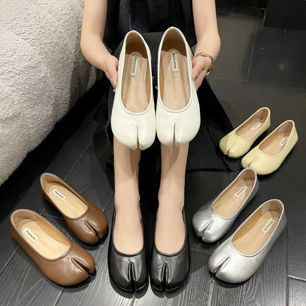 Chaussures habillees Tabi Ninja Chaussures Femme Microfibre Cuir confortable Pantoues plates plates Soft Botter Loader Briefing Womens Moccasins