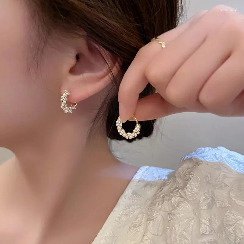 Elegant Pearl Circle Stud Earrings for Women Simple Versatile 1 Pair