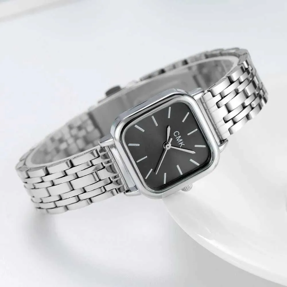 Casual Women Quartz Watch Square Alloy Strap Wristwatch 3 in  display picture 1