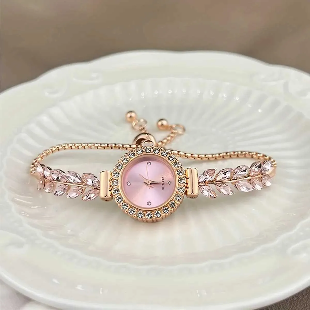 Elegant Vintage Style Women