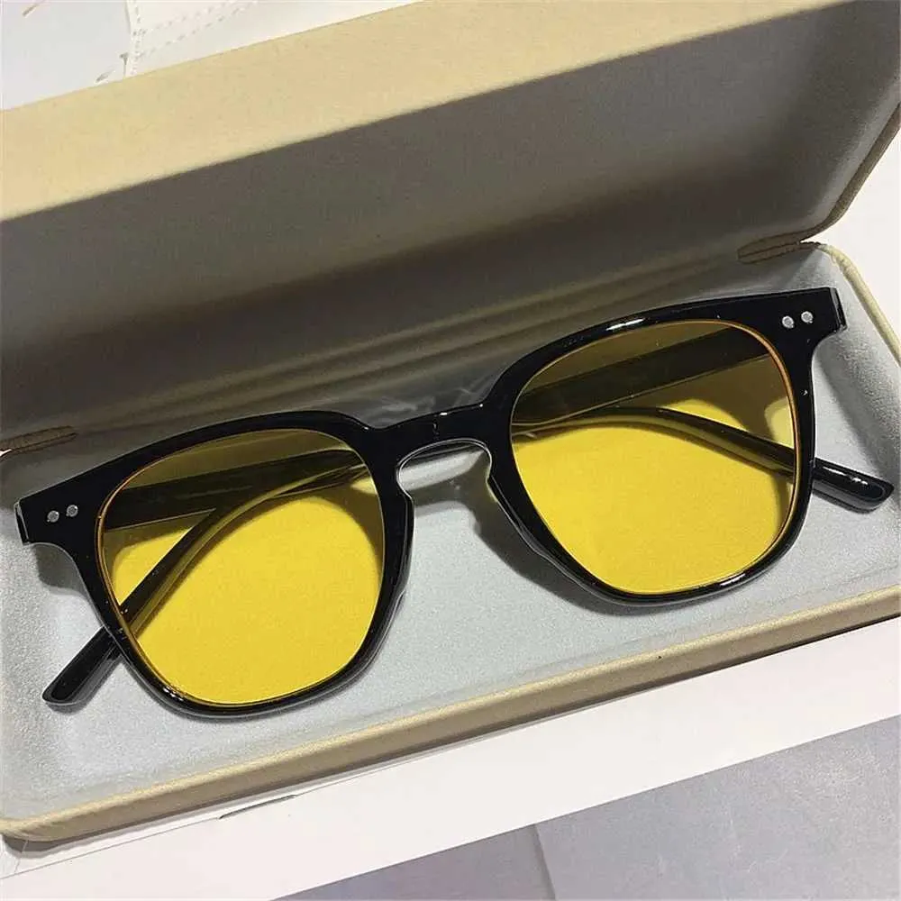 Vintage Square Sunglasses Oversized Polycarbonate Frame  display picture 3