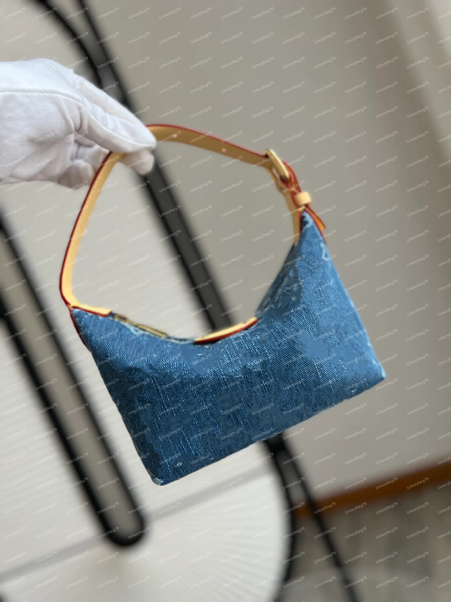 DHgate.com:Denim Hobo Shoulder Bag with Chain Strap - 10A