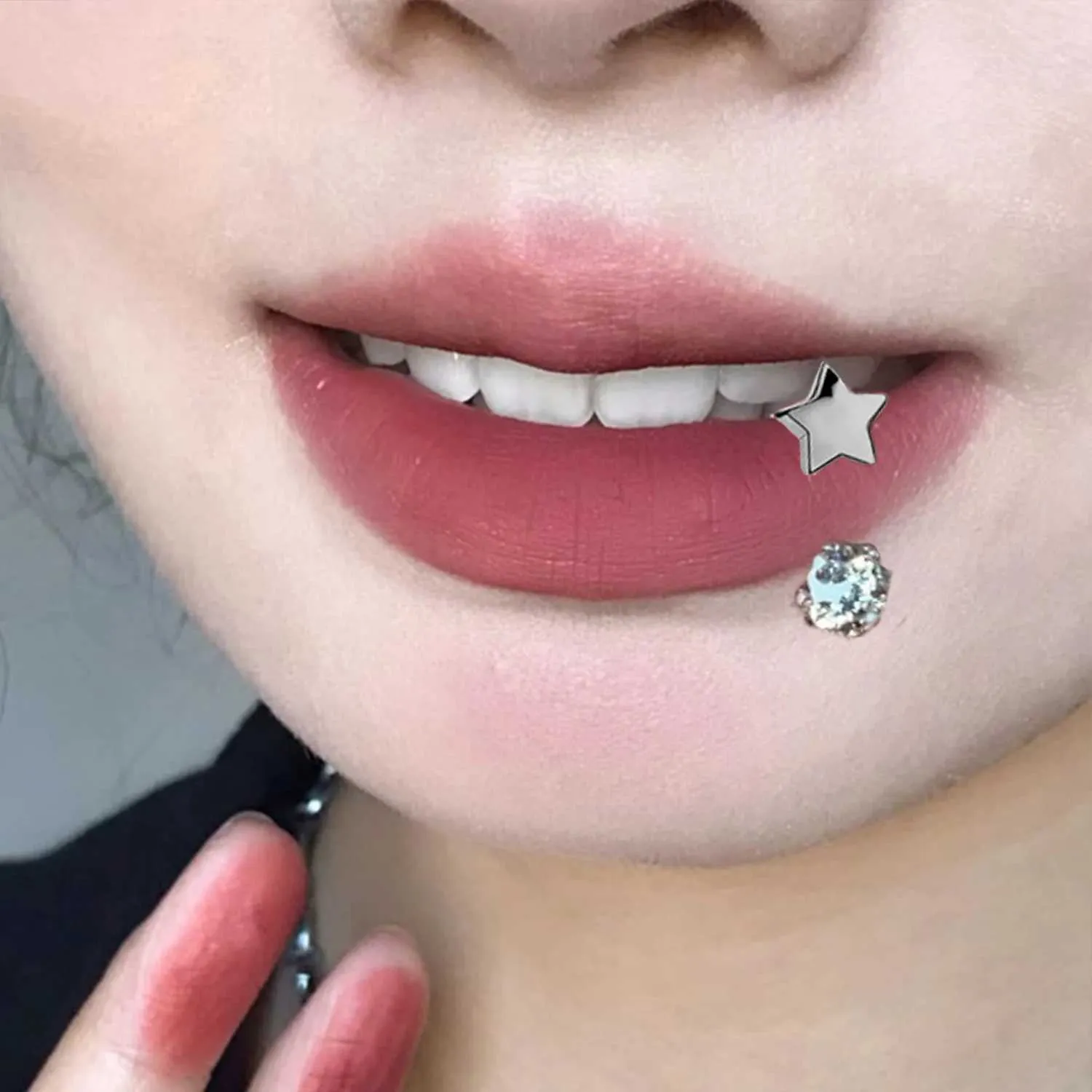 c shaped lip ring Aliver Luscious Lips Radiant Lip Oil main image 1