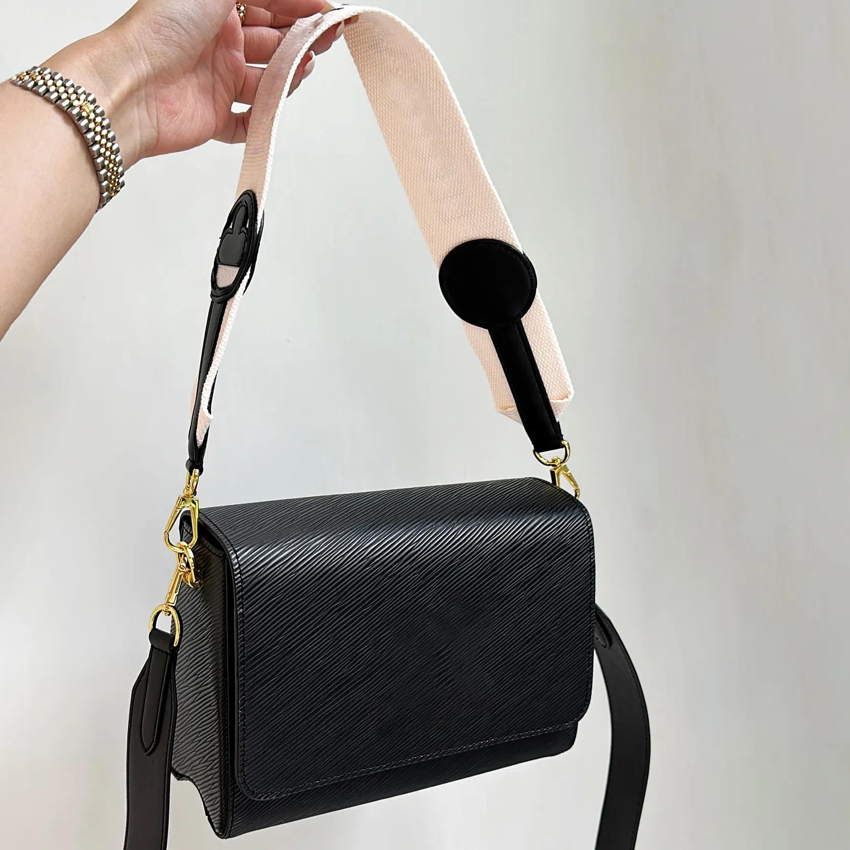 Luxury Pink Designer Pebbled Leather Shoulder Bag With Wide Strap Korean Fashion Crossbody Messenger Bag For Women Trendy Handbag With Box From Yiddi 50.21 DHgate.Com