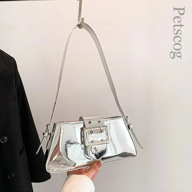 Wallet shoulder bag／silver Metallic Silver Crossbody Bag, Lining Options, Zipper