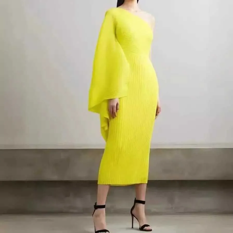 Pleated Asymmetrical One Shoulder Dress with Flying Sleeves - Monochromatic from Dhgate Plus size Dresses - price 39.64 Pleated Asymmetrical One Shoulder Dress with Flying Sleeves - Monochromatic from Dhgate Plus size Dresses - price 39.64