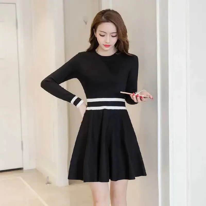 Striped Spliced Knee-length Empire Black sweater dress with O-Neck and Bright Line Decoration for Women - Perfect for Spring and Autumn - A-Line Striped Spliced Knee-length Empire Black sweater dress with O-Neck and Bright Line Decoration for Women - Perfect for Spring and Autumn - A-Line