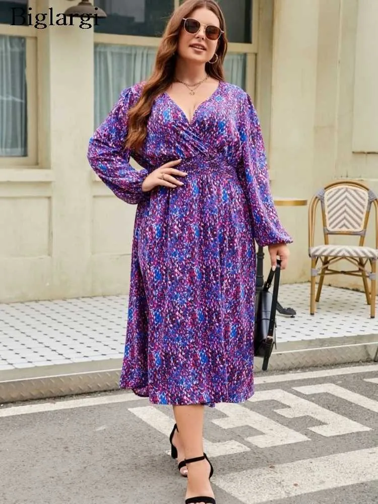 Floral Print V-Neck Ruffle v neck dress for Plus Size Women - Autumn Pleated, Long Sleeve Casual v neck dress (M240924)Color: Black and whiteSuitable
