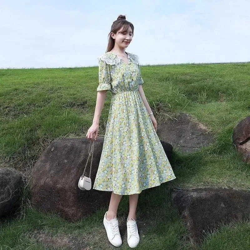 Vintage Floral Midi Dress for Women - Korean Style, Elegant and Sweet with Cute Print, anne geddes dolls Collar, Lace Detailing, Perfect for French